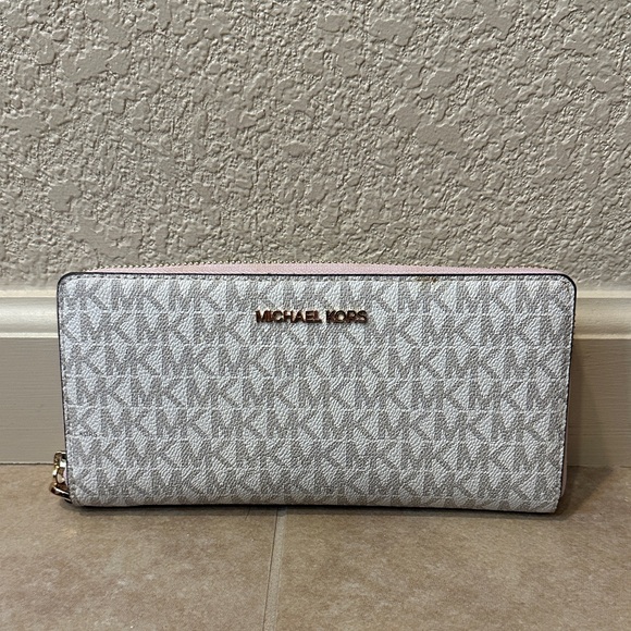 Michael Kors Handbags - New Michael Kors Zip Around Wallet